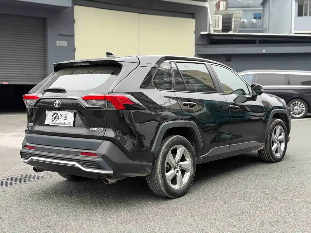 Toyota RAV4 — фото 9