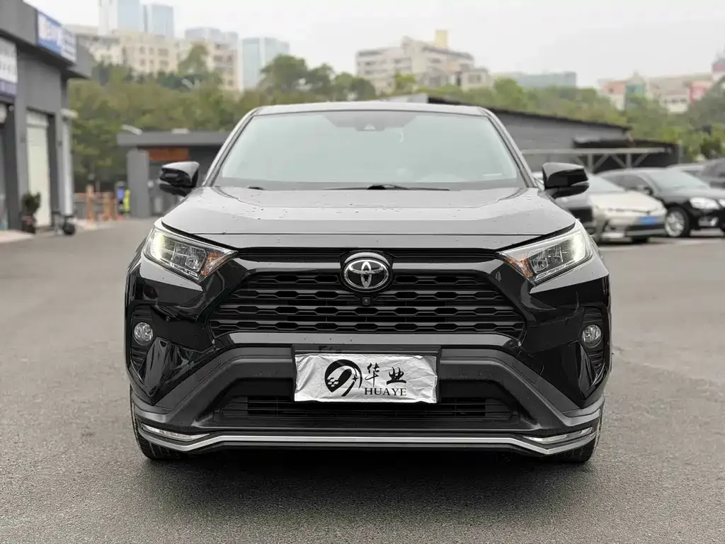 Toyota RAV4 — фото 7