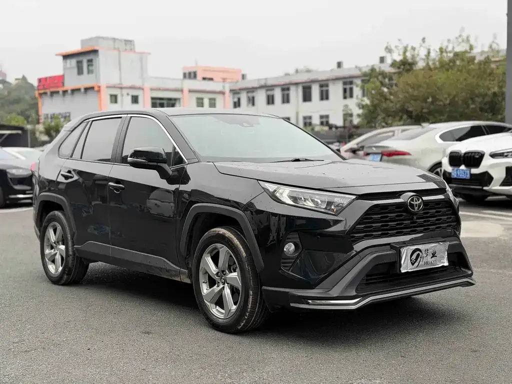 Toyota RAV4 — фото 10