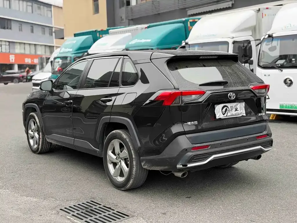 Toyota RAV4 — фото 4