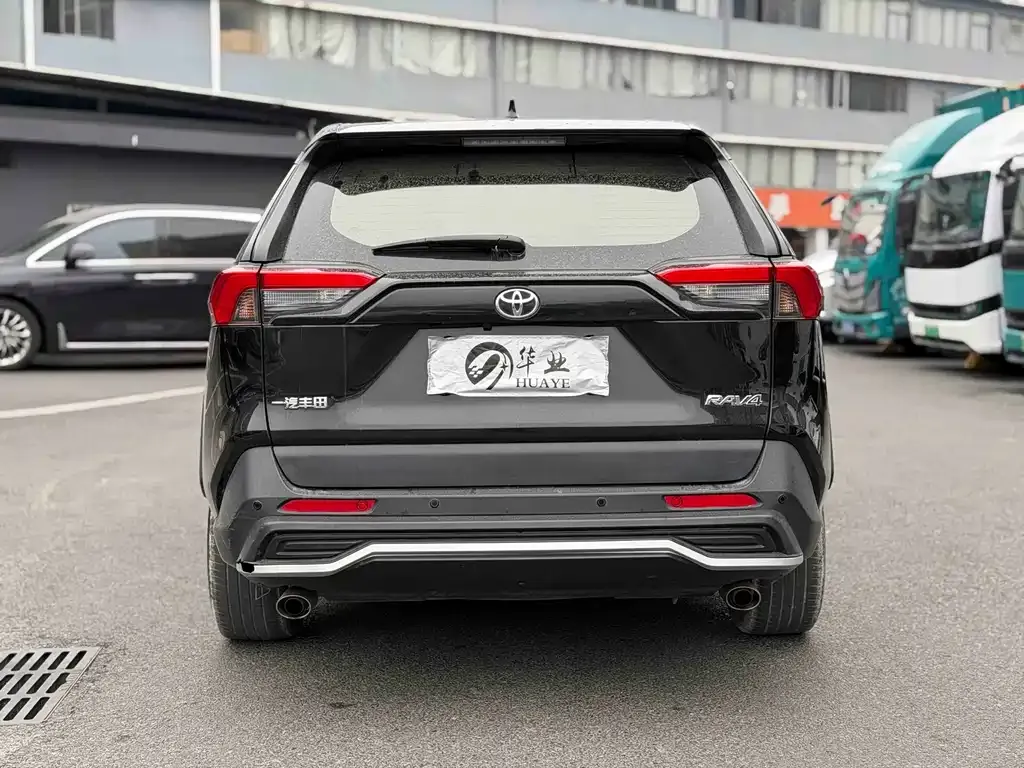 Toyota RAV4 — фото 5