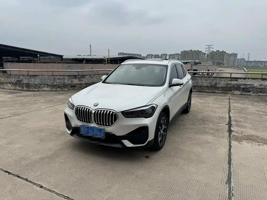 BMW X1 — фото 1