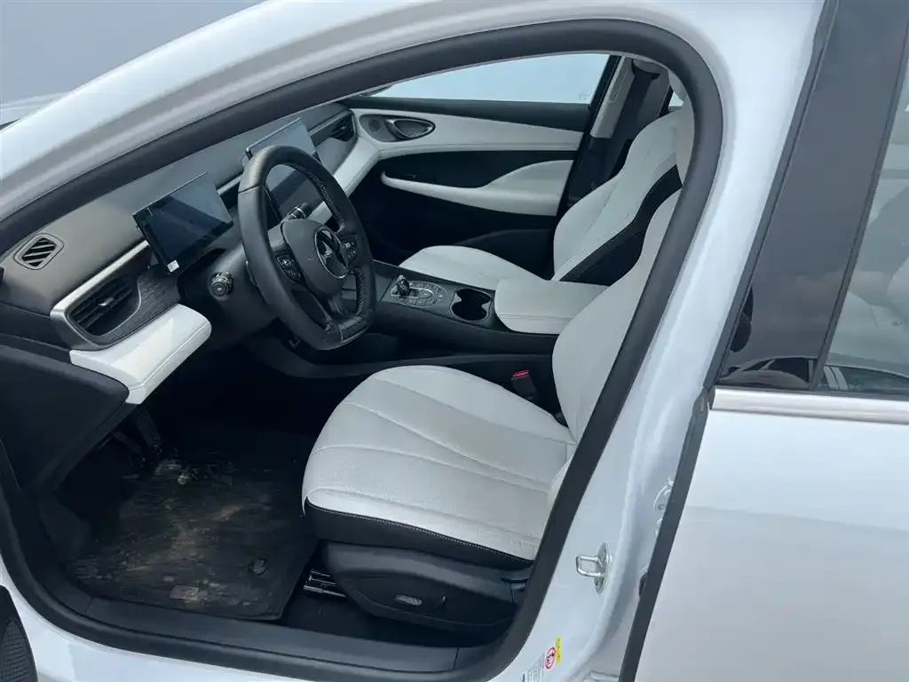 BYD Seal 05 DM-i — фото 10