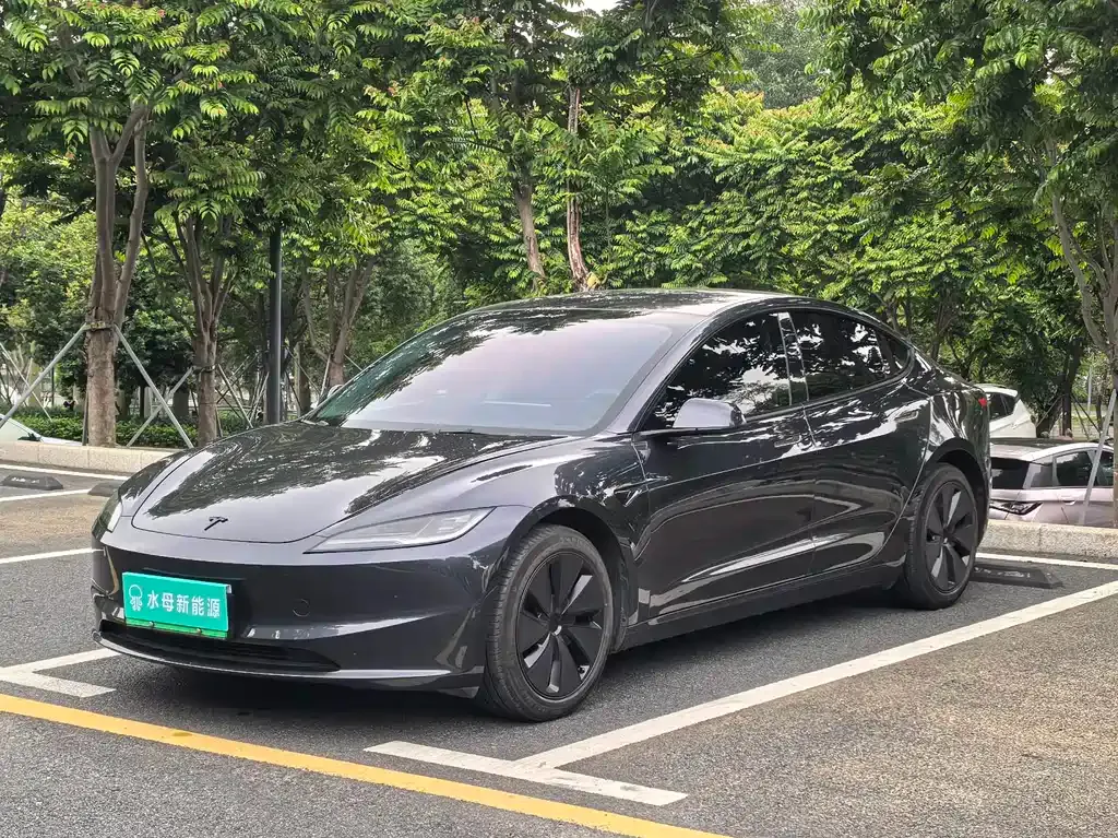 Tesla Model 3 — фото 1