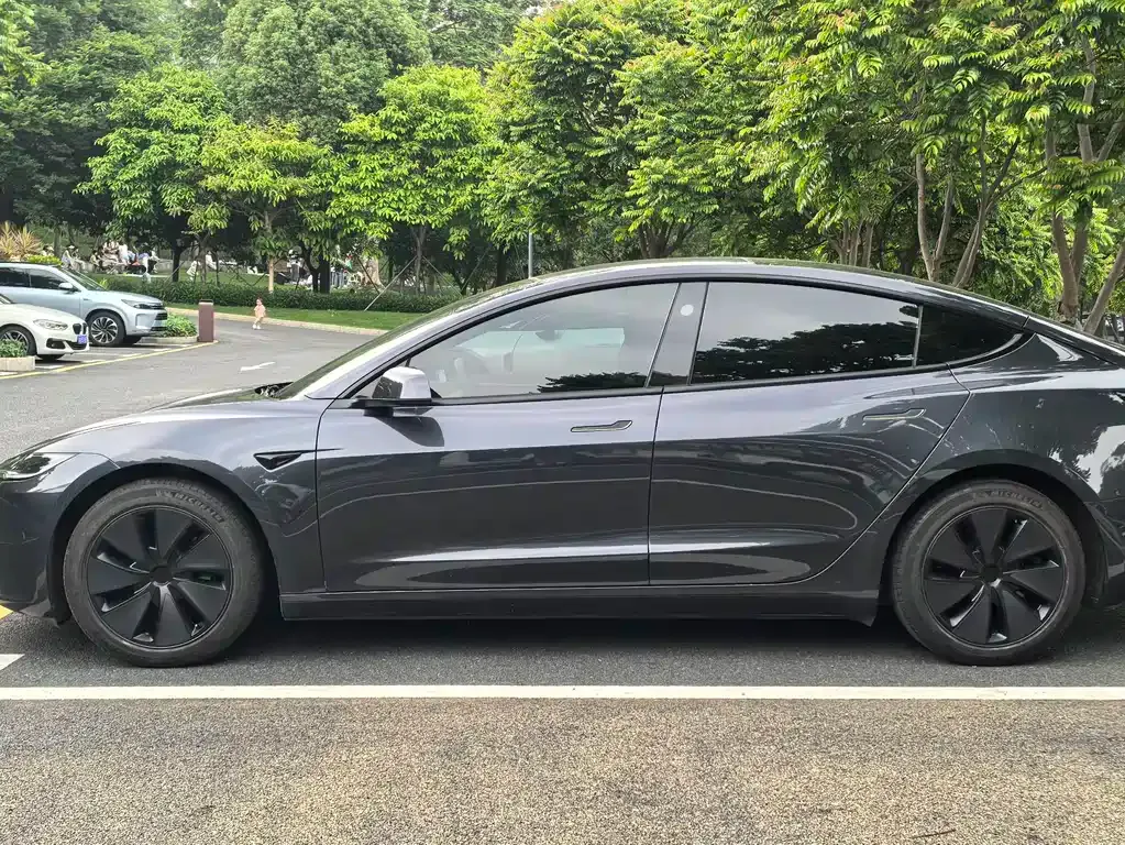 Tesla Model 3 — фото 7