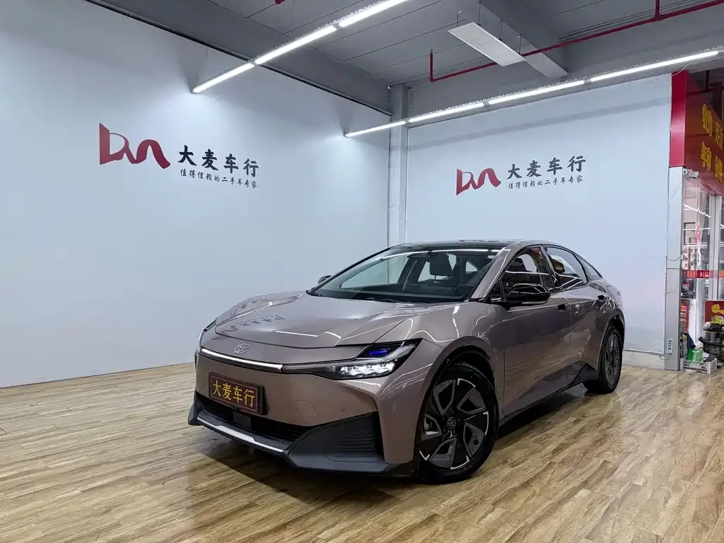 Toyota bZ3 2023 из CN, фото 1
