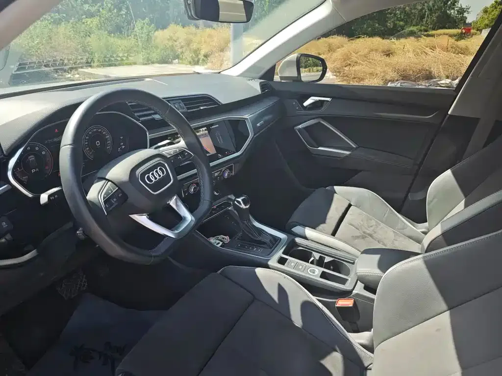 Audi Q3 — фото 10
