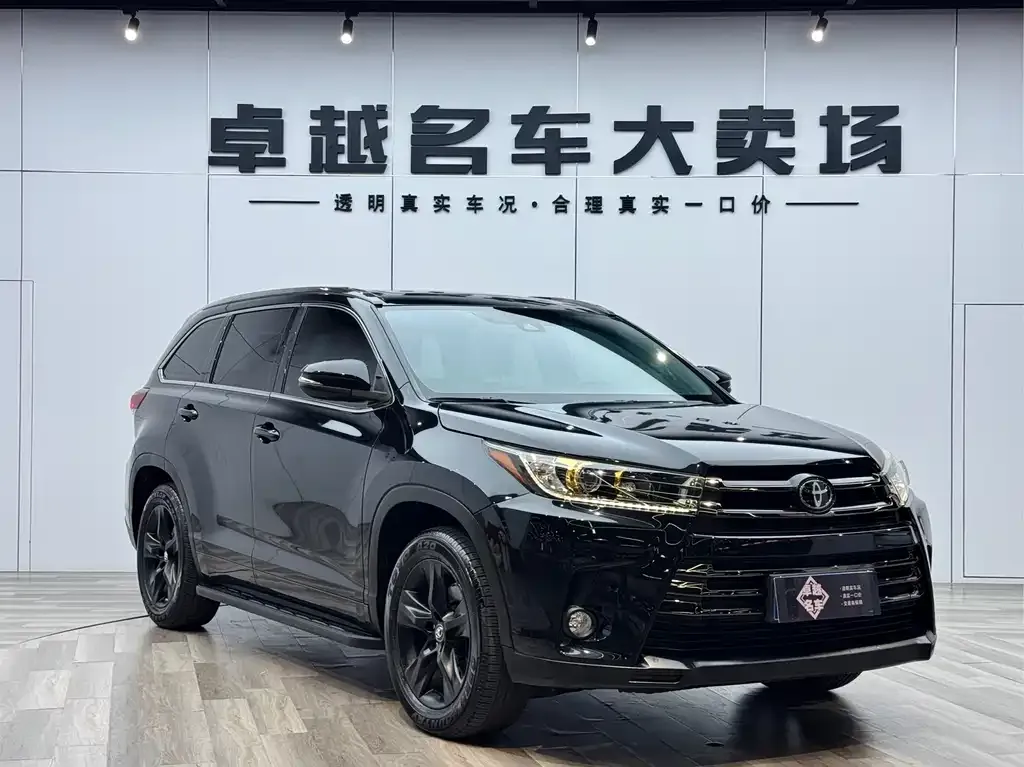Toyota Highlander — фото 1