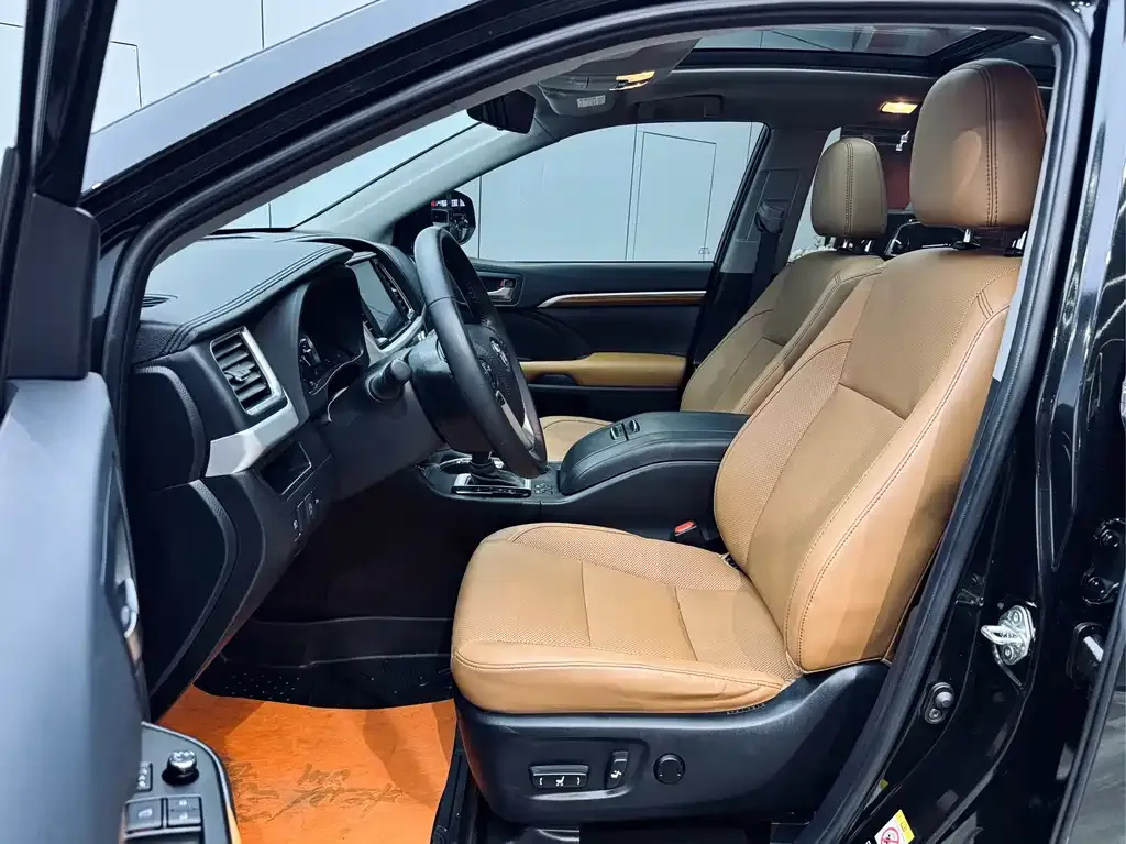 Toyota Highlander — фото 10