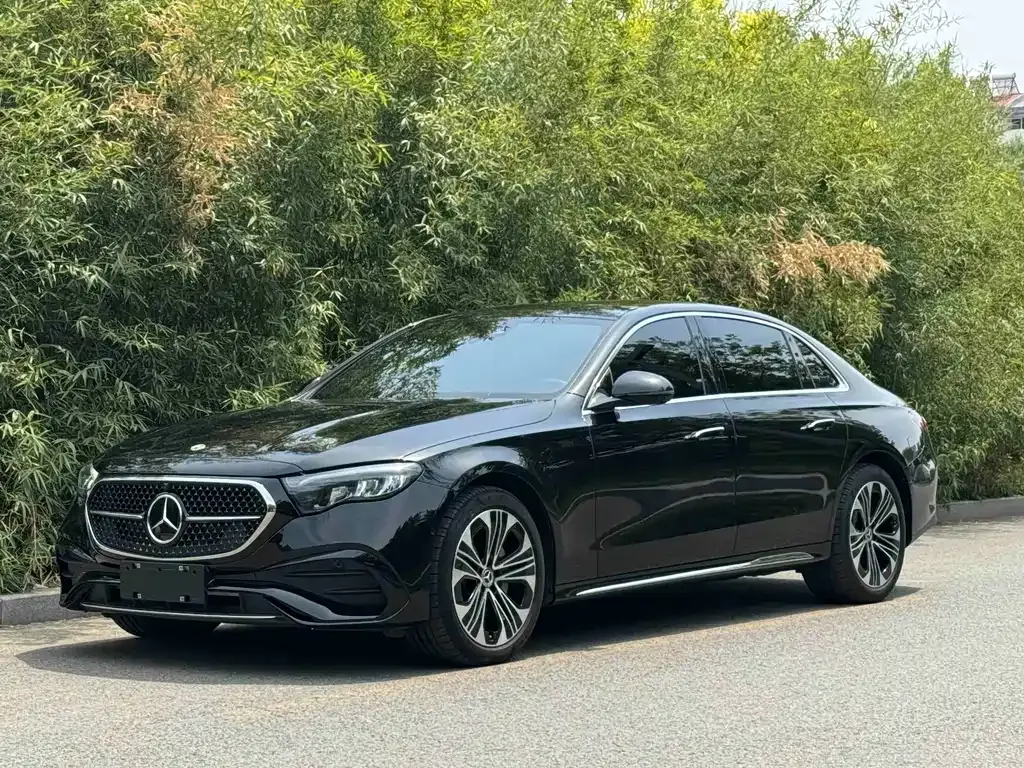 Mercedes-Benz E-Class — фото 1