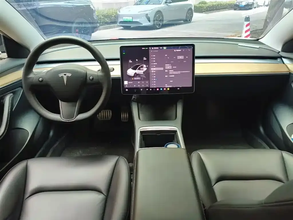 Tesla Model 3 — фото 8