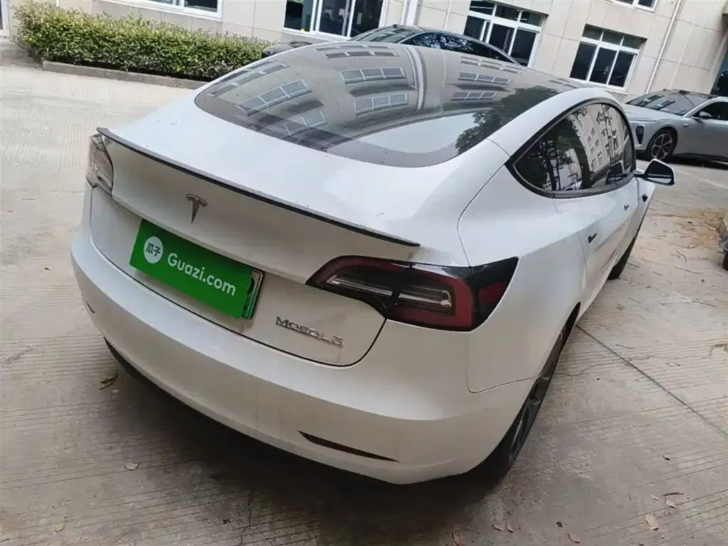 Tesla Model 3 — фото 9