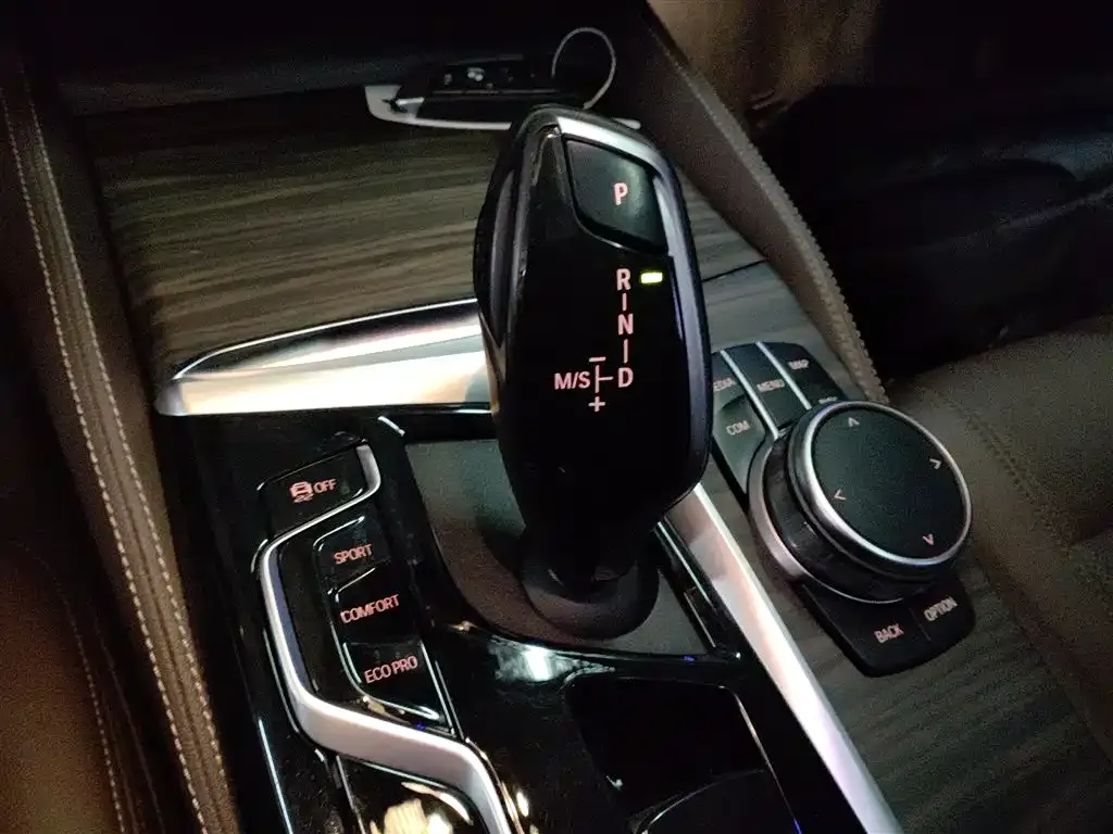 BMW 5 Series — фото 10