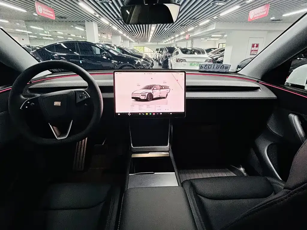 Tesla Model Y — фото 8