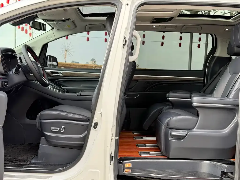 GAC Motor Trumpchi M8 — фото 3