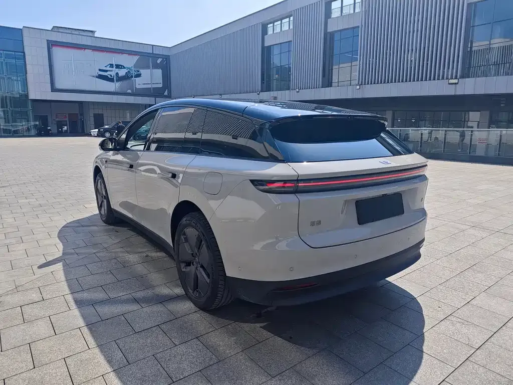 Li Auto i6 — фото 2