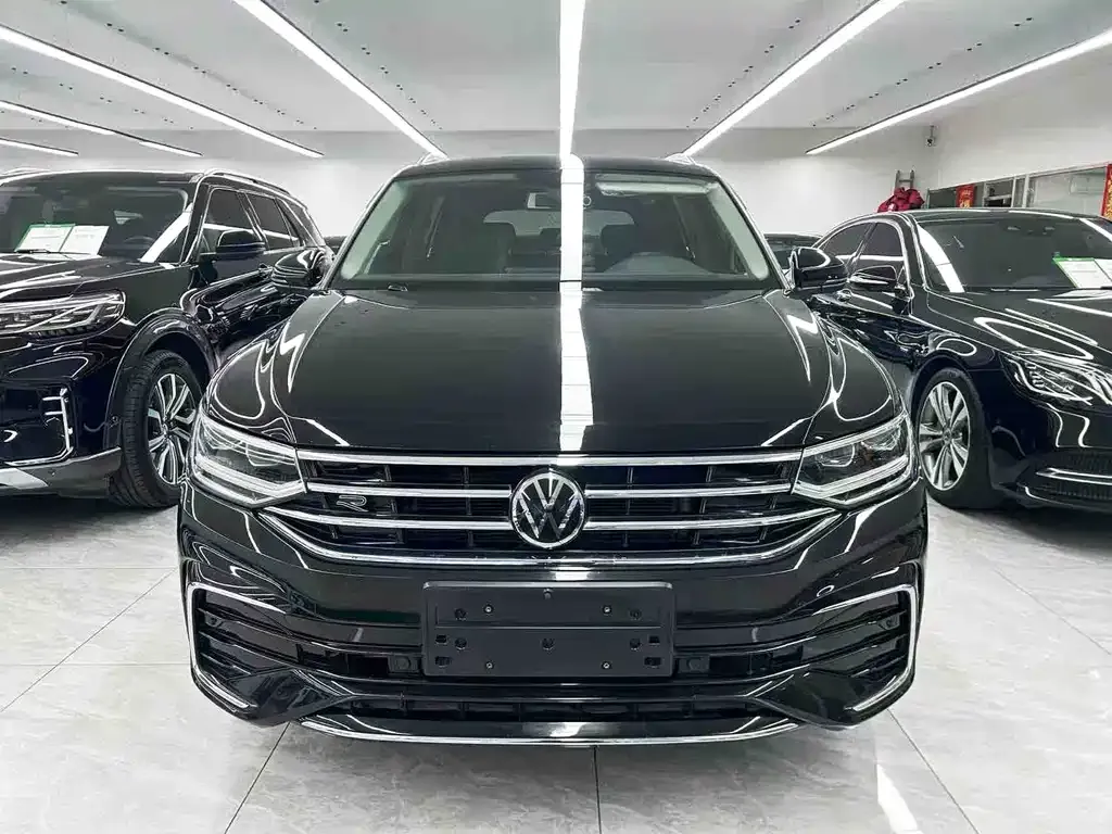 Volkswagen Tiguan L — фото 4