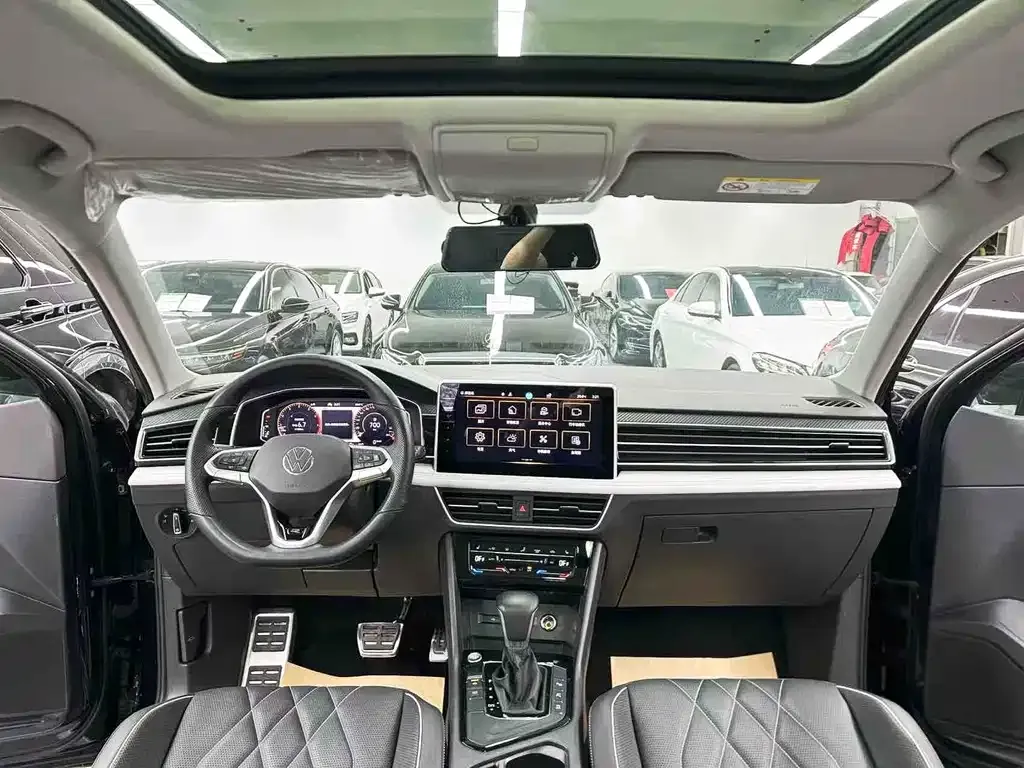 Volkswagen Tiguan L — фото 8
