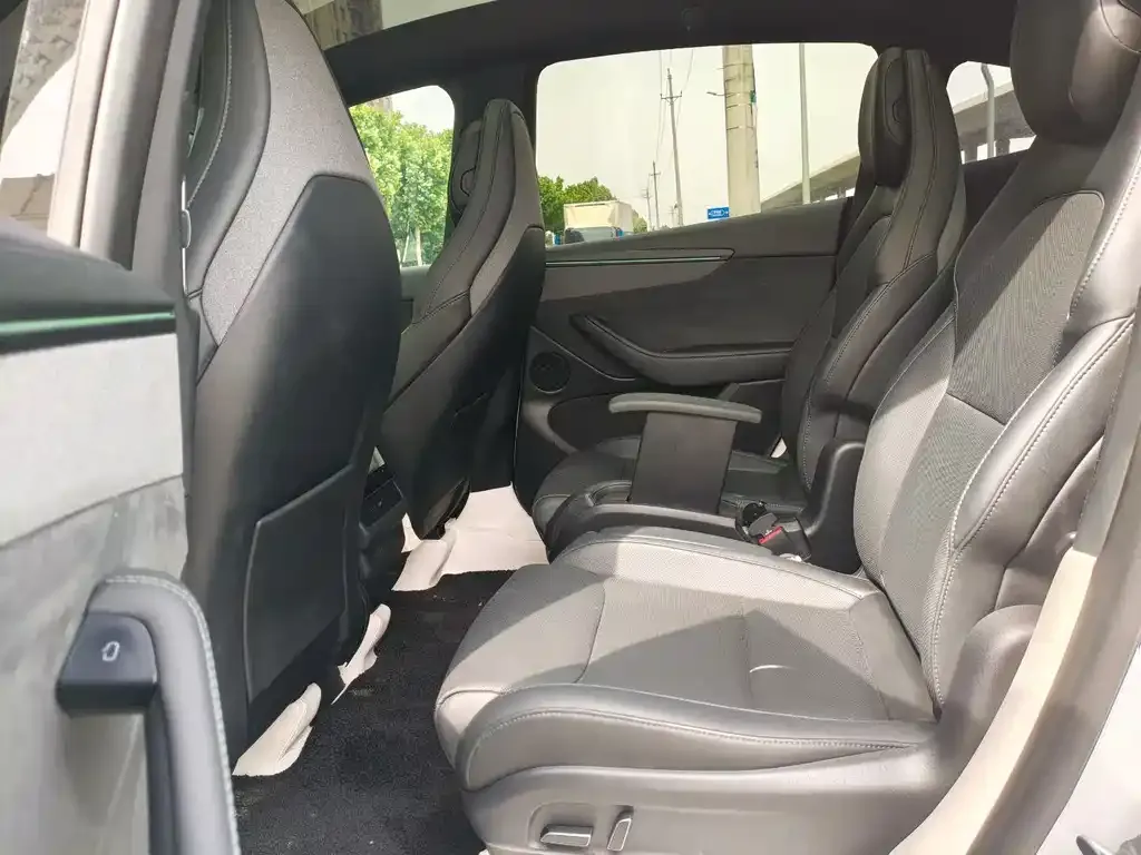 Tesla Model Y L 2025 из CN, фото 3