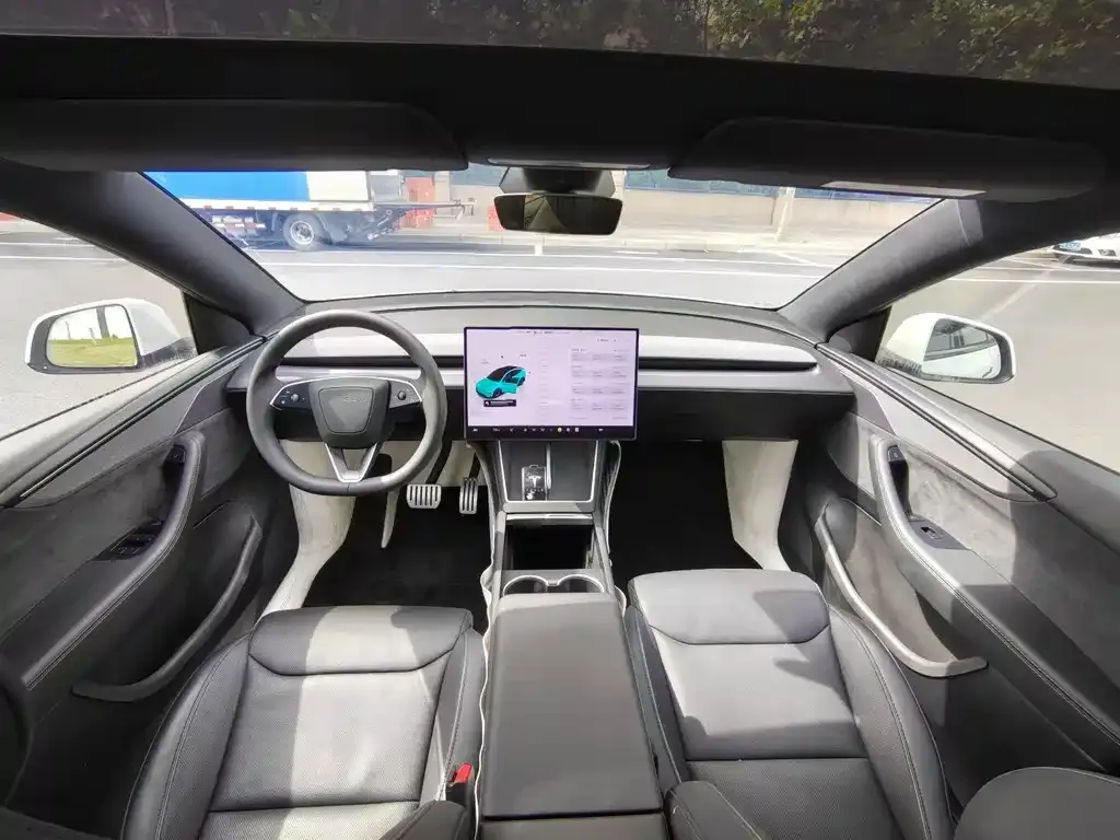 Tesla Model Y L 2025 из CN, фото 2