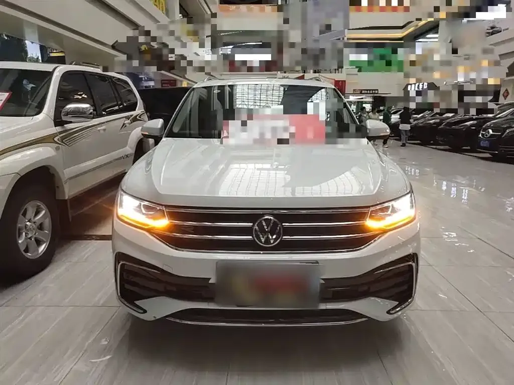 Volkswagen Tiguan L — фото 3