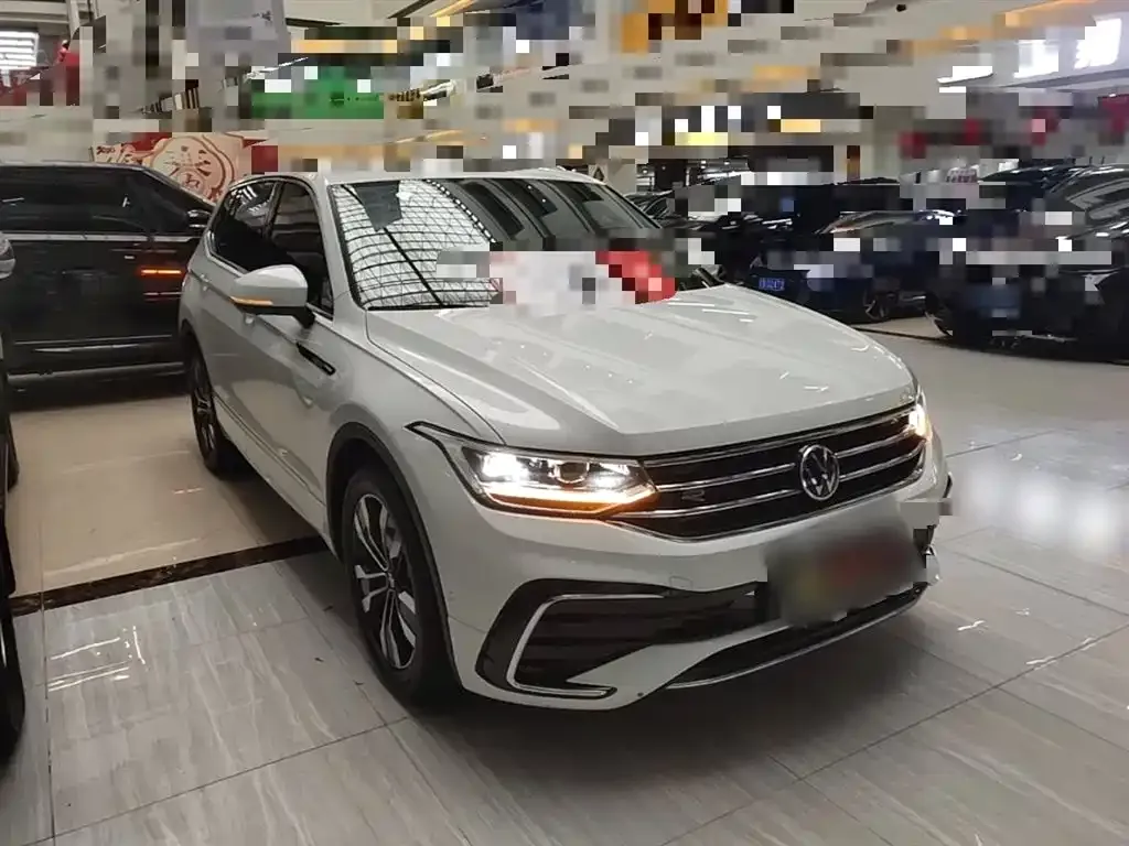 Volkswagen Tiguan L — фото 10