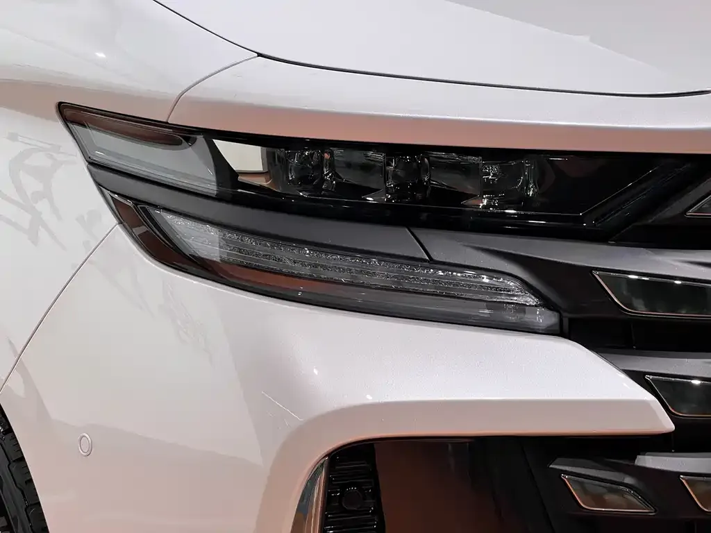 Toyota Vellfire — фото 3
