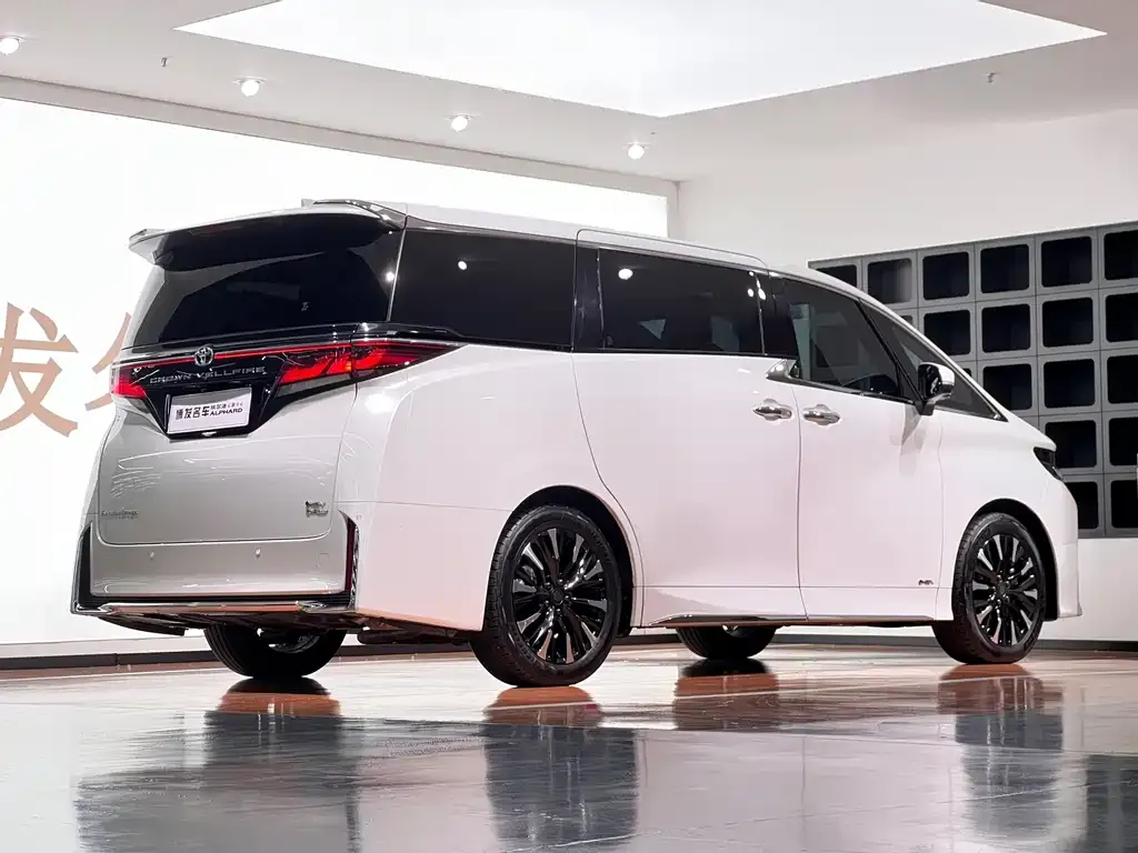 Toyota Vellfire — фото 4