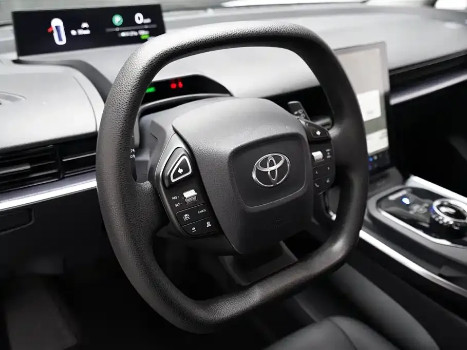 Toyota bZ3 2024 из CN, фото 3