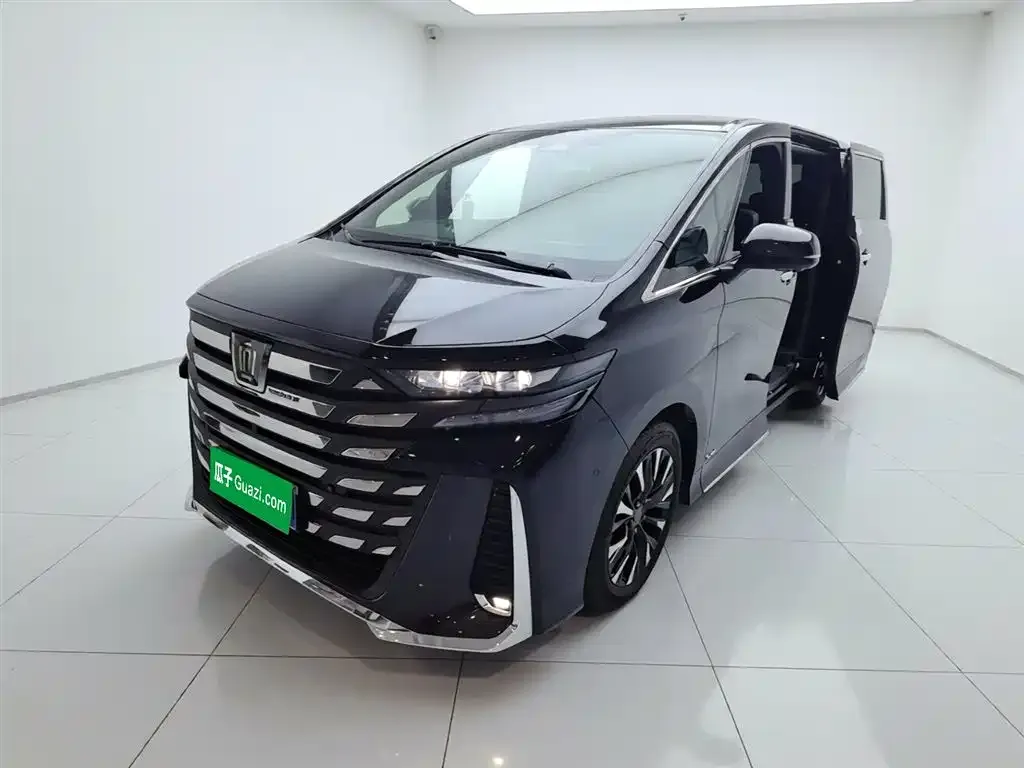 Toyota Vellfire — фото 1