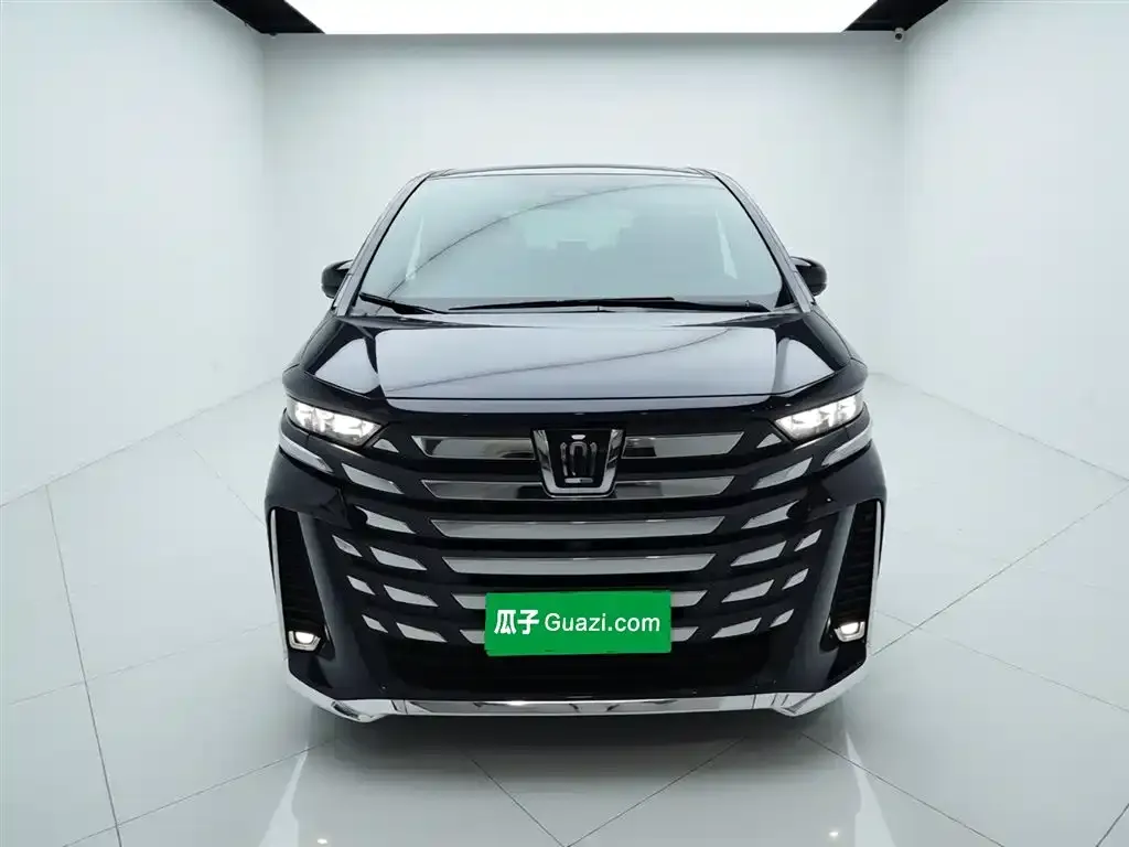 Toyota Vellfire — фото 2