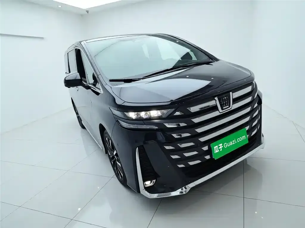 Toyota Vellfire — фото 3