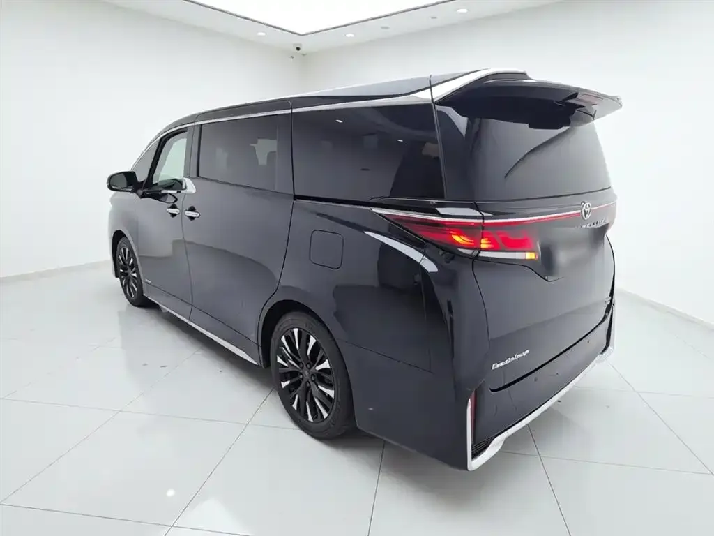 Toyota Vellfire — фото 5