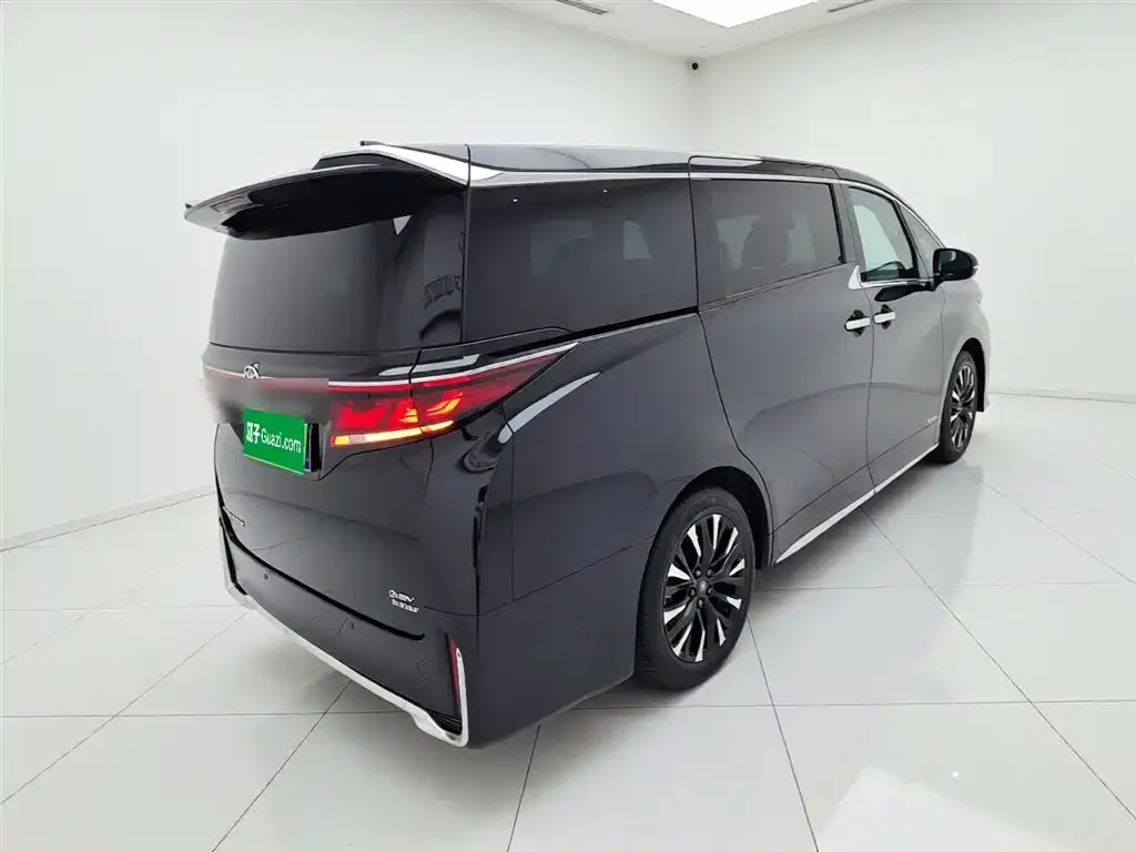 Toyota Vellfire — фото 4