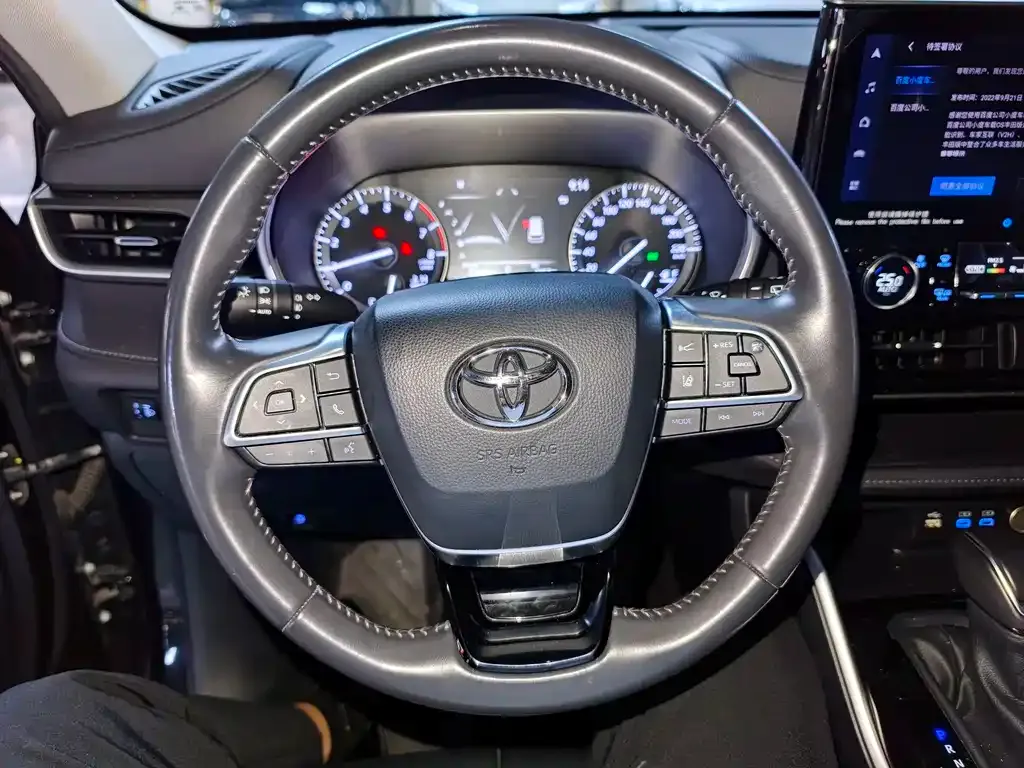 Toyota Highlander — фото 9