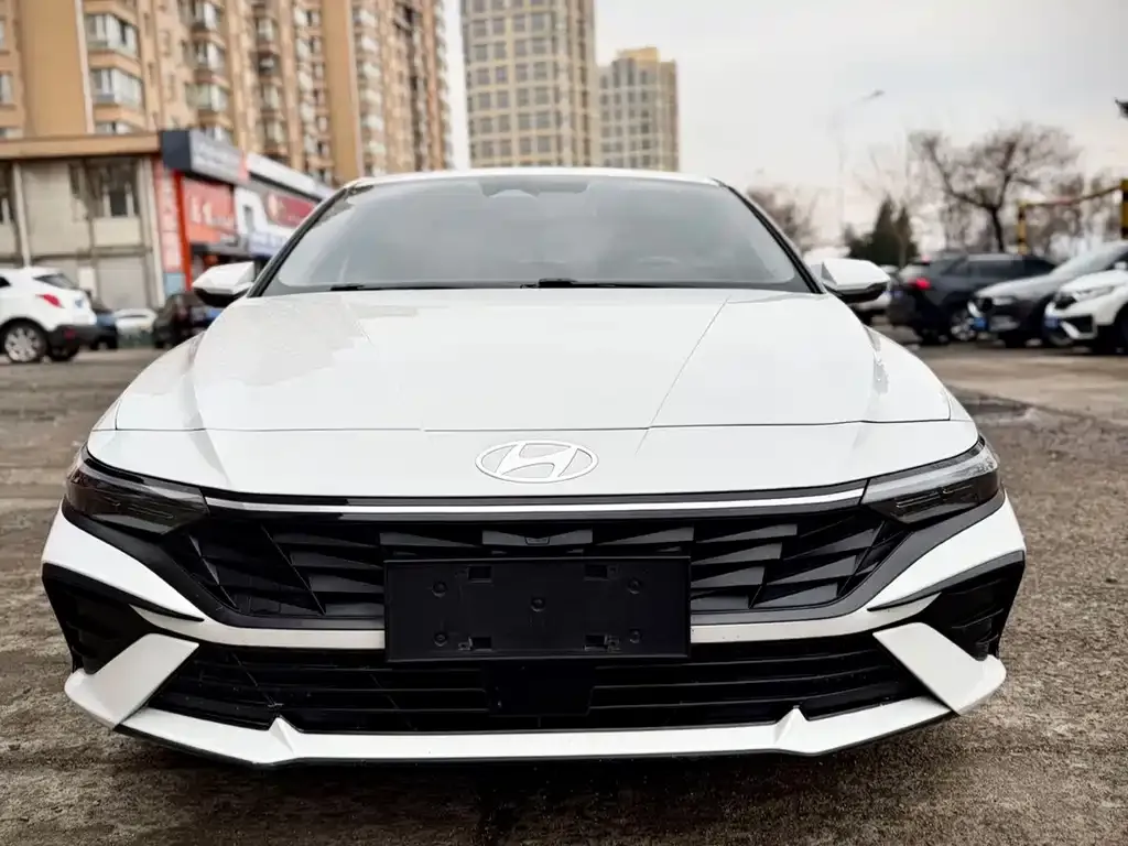 Hyundai Elantra — фото 3