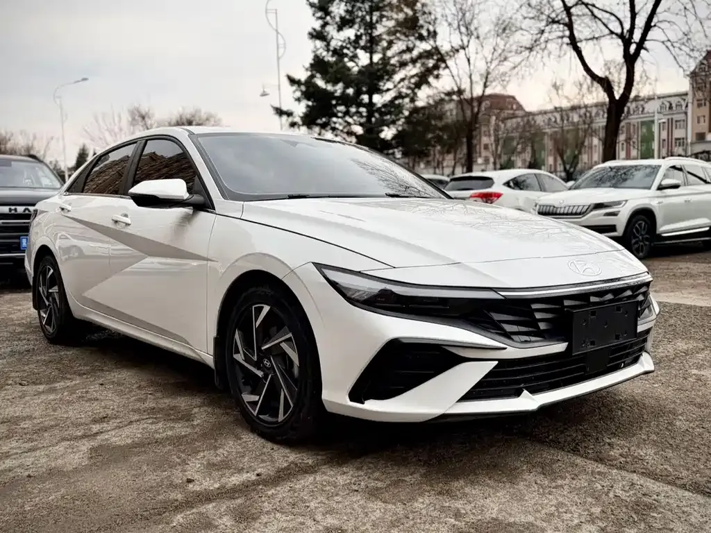 Hyundai Elantra — фото 7