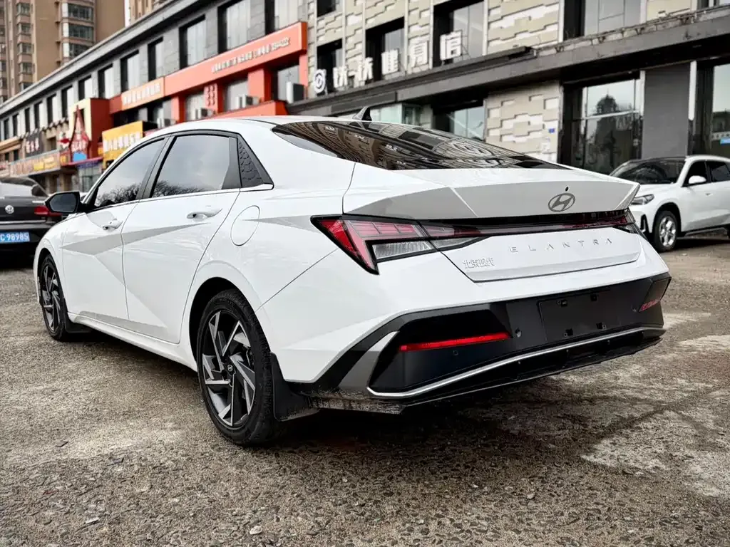 Hyundai Elantra — фото 6