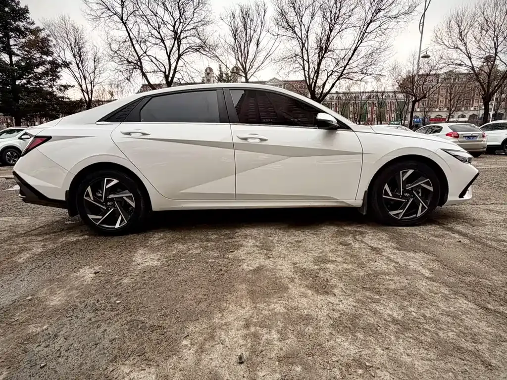 Hyundai Elantra — фото 9