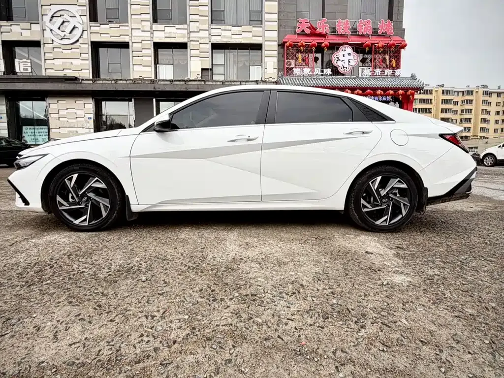 Hyundai Elantra — фото 10