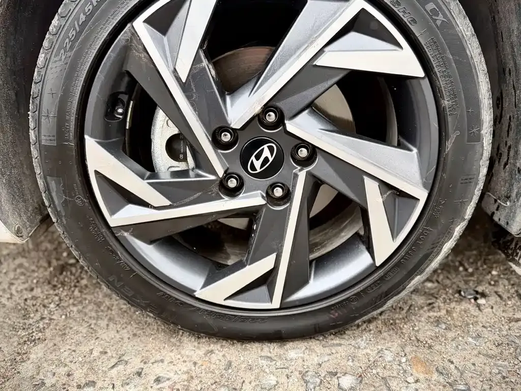 Hyundai Elantra — фото 8