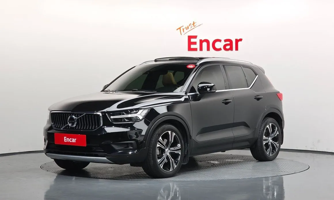 Volvo XC40 — фото 1