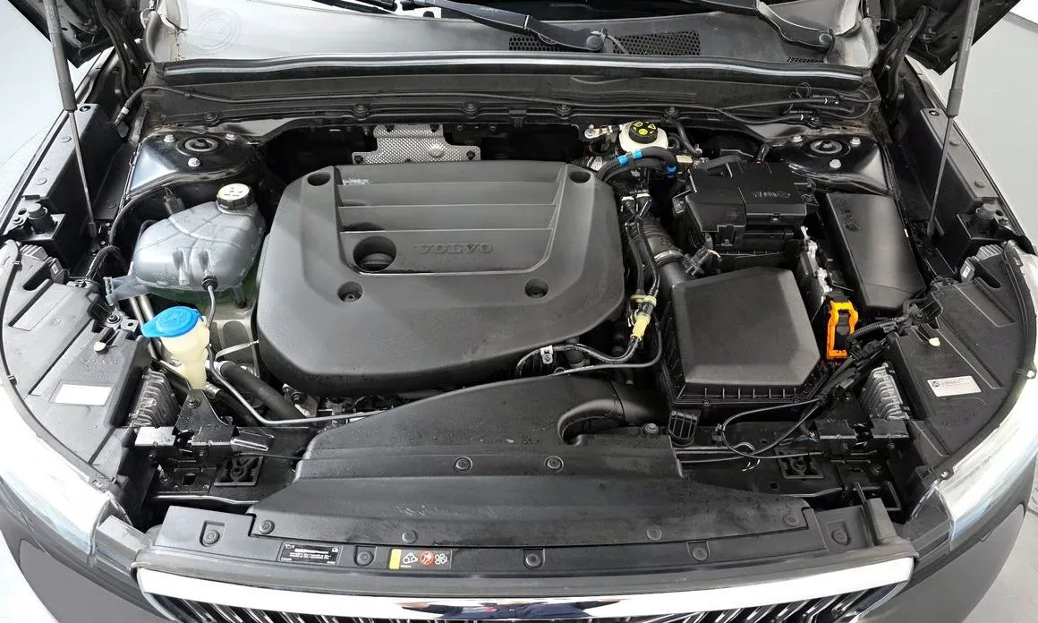 Volvo XC40 — фото 10