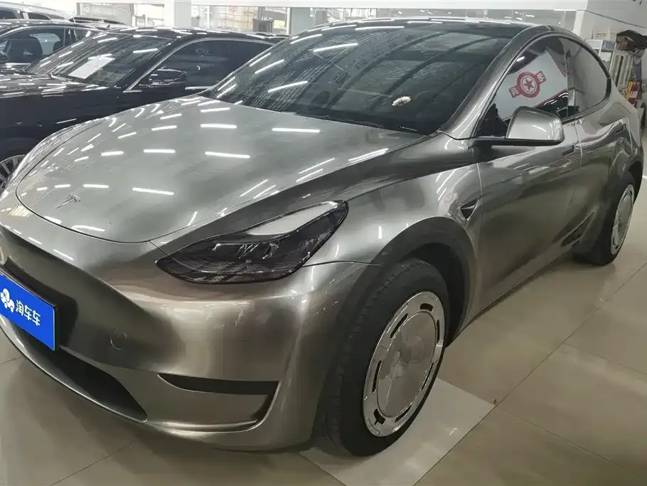 Tesla Model Y — фото 1