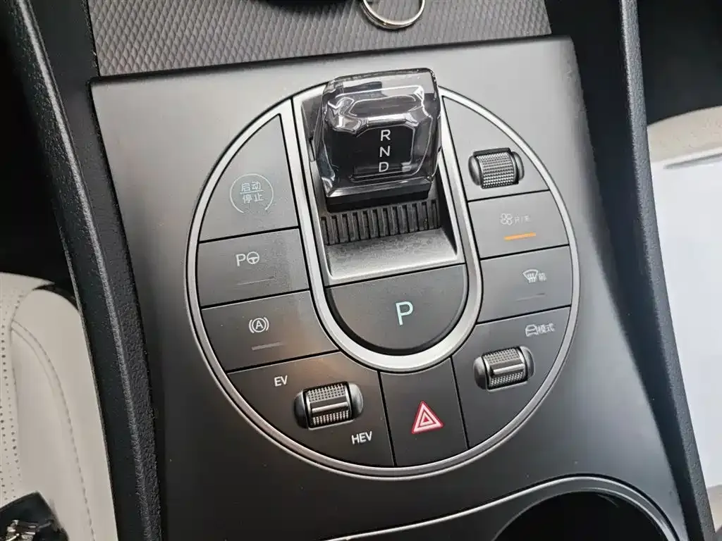 BYD Seal 05 DM-i — фото 9