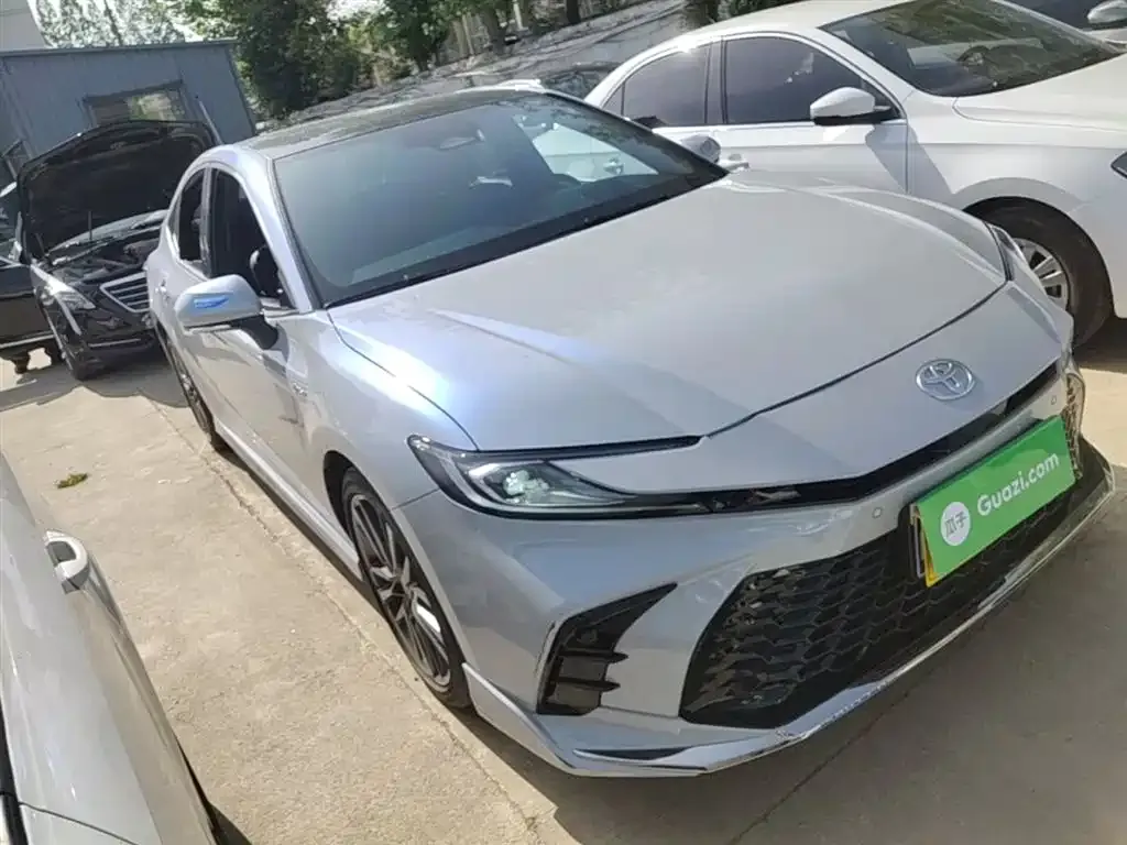 Toyota Camry — фото 10
