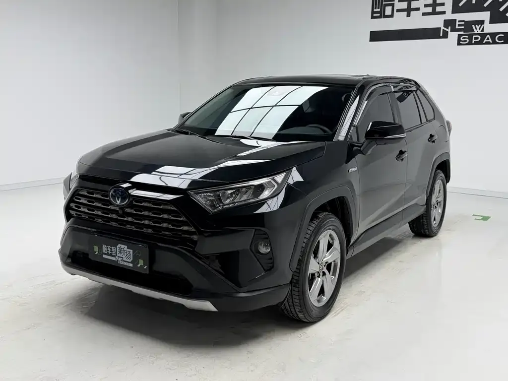 Toyota RAV4 — фото 1