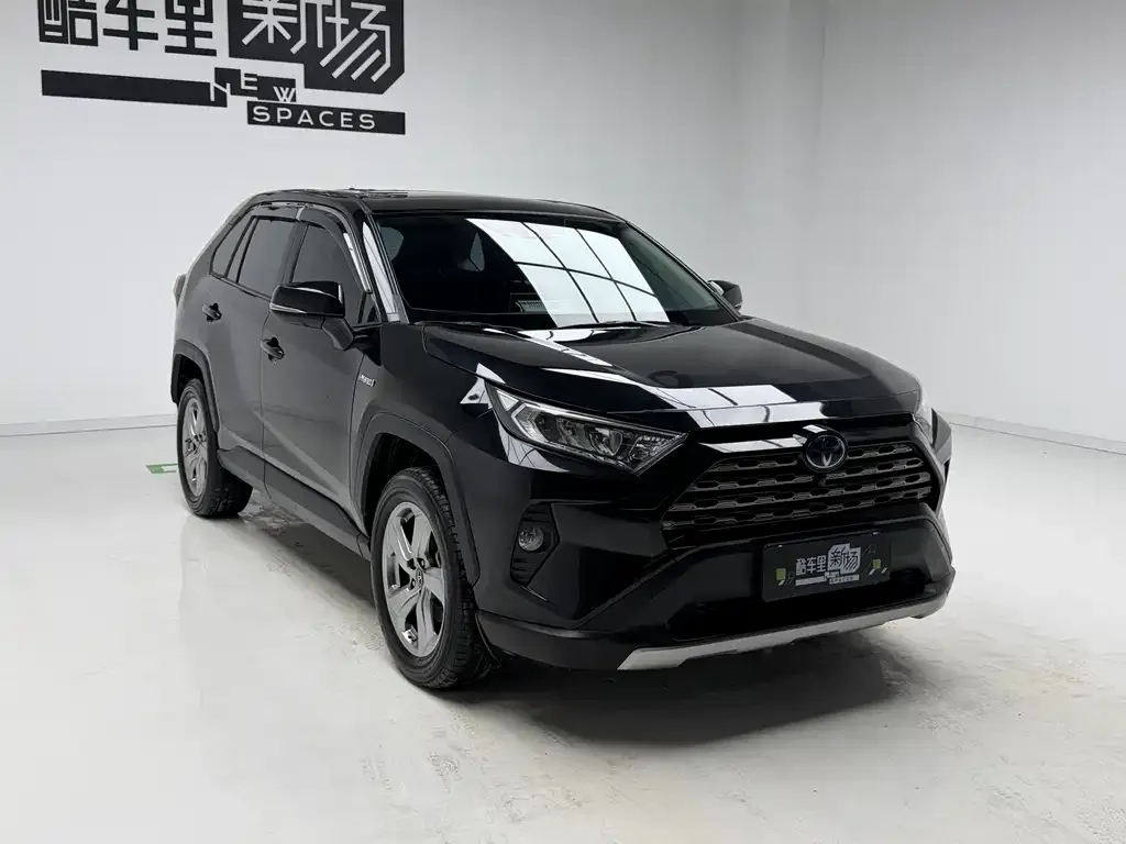 Toyota RAV4 — фото 5