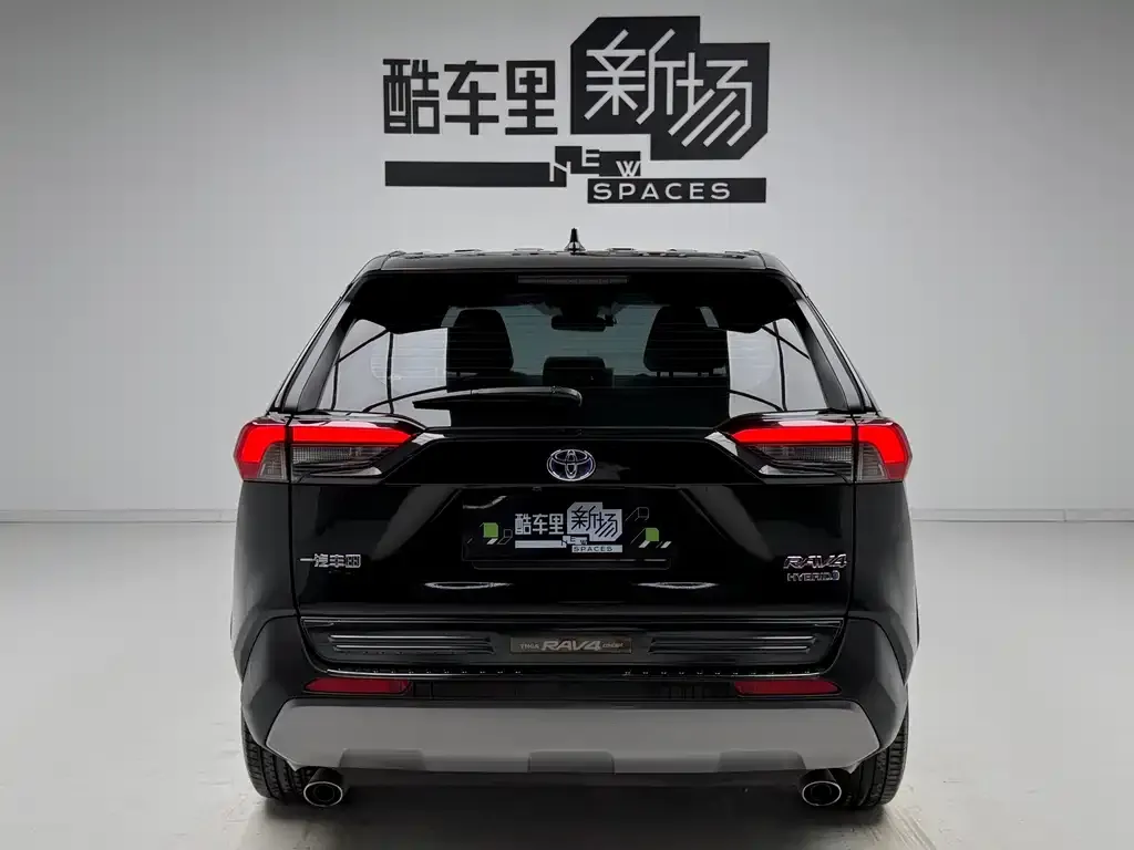 Toyota RAV4 — фото 2