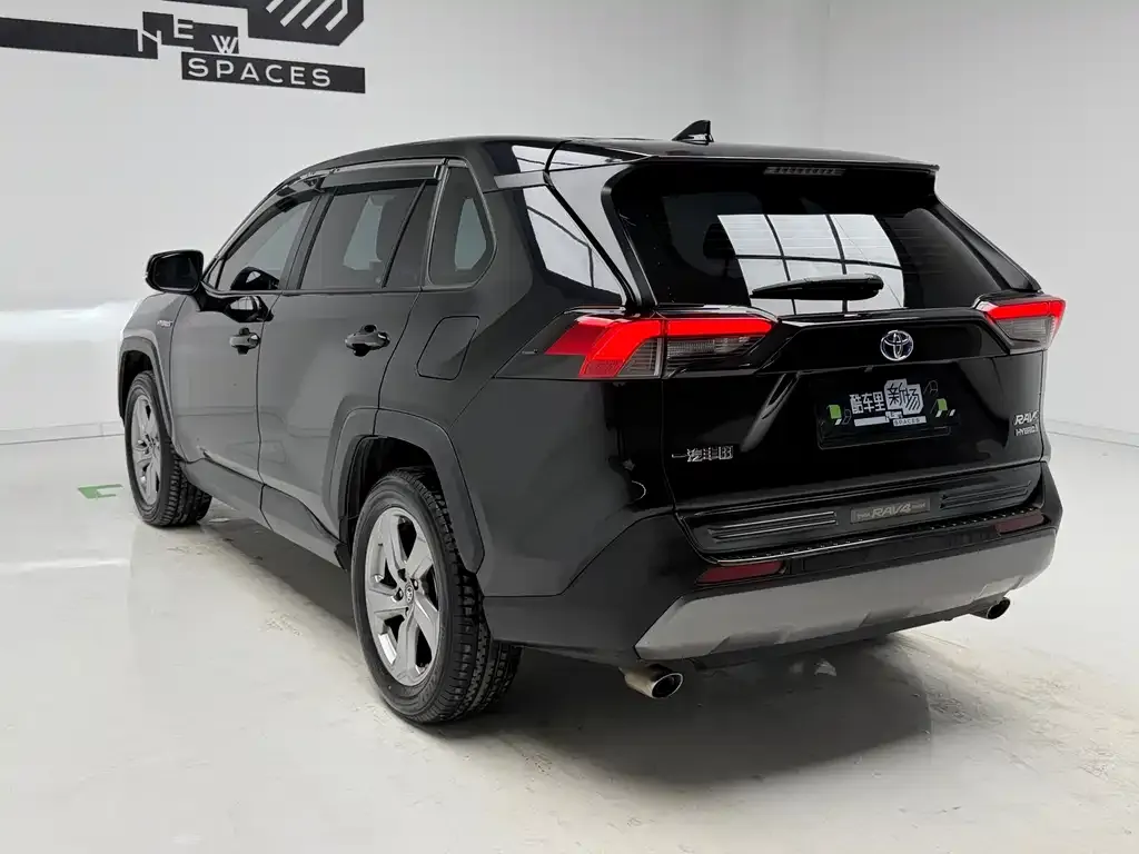 Toyota RAV4 — фото 10